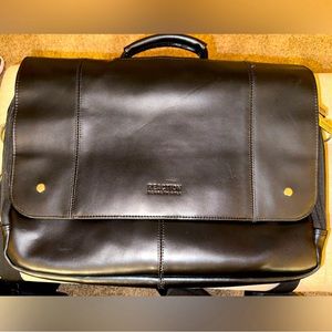 Kenneth Cole Reaction Leather Flapover Laptop
Brief 529805 Black